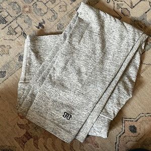 Capri grey leggings